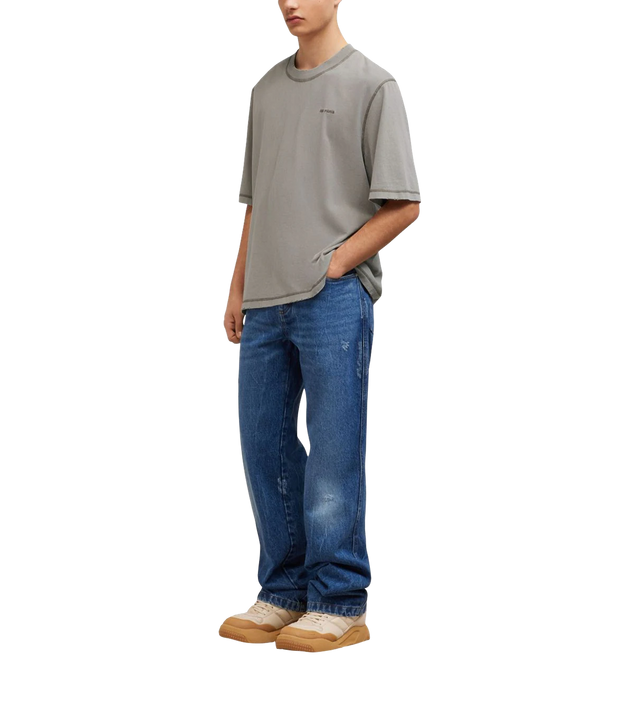 Abgeglichenes T-Shirt mit Logo