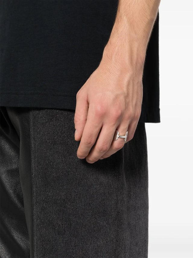 Gravierter Ring mit poliertem Finish