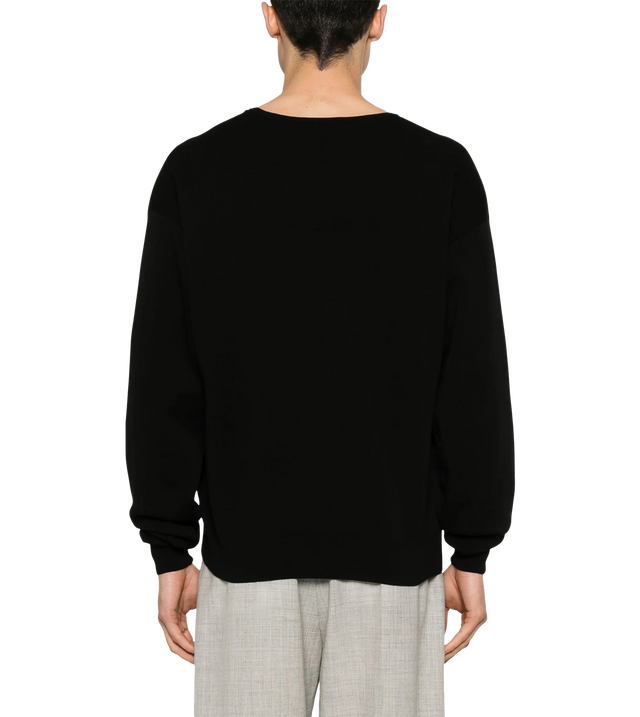 Long-sleeved sweater