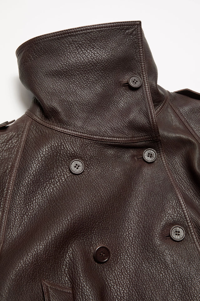 Gecroppter Trenchcoat aus Leder
