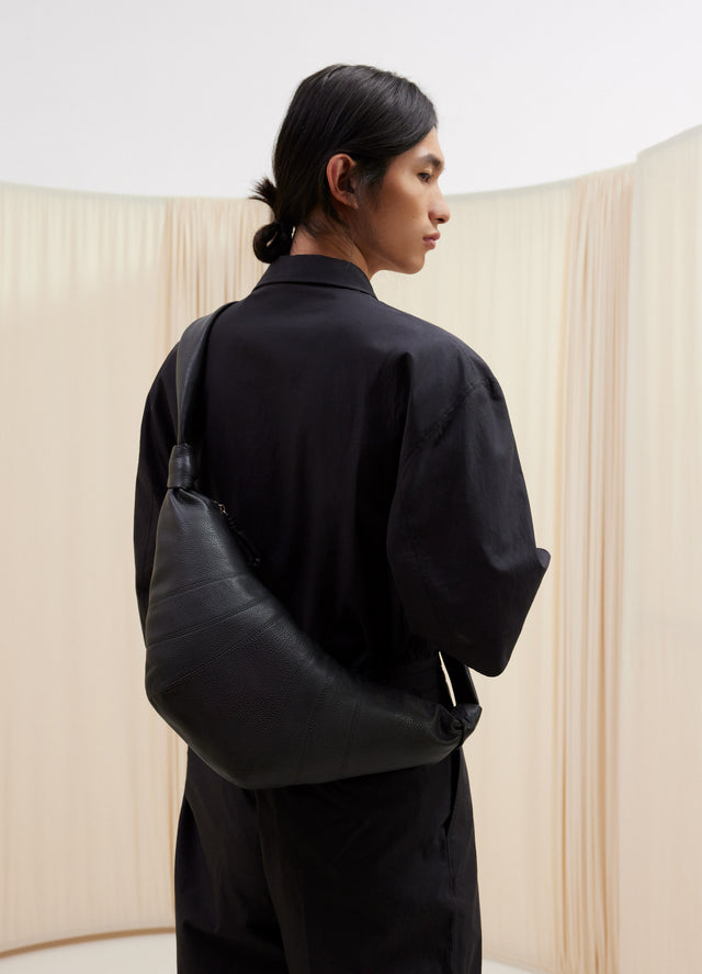 Mittelgroße Croissant Schultertasche