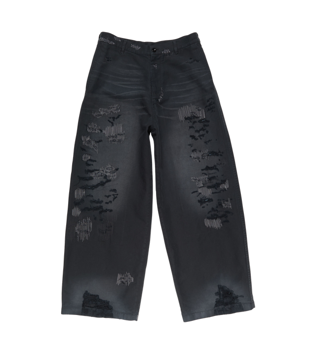 Hose mit Rissen & Flicken