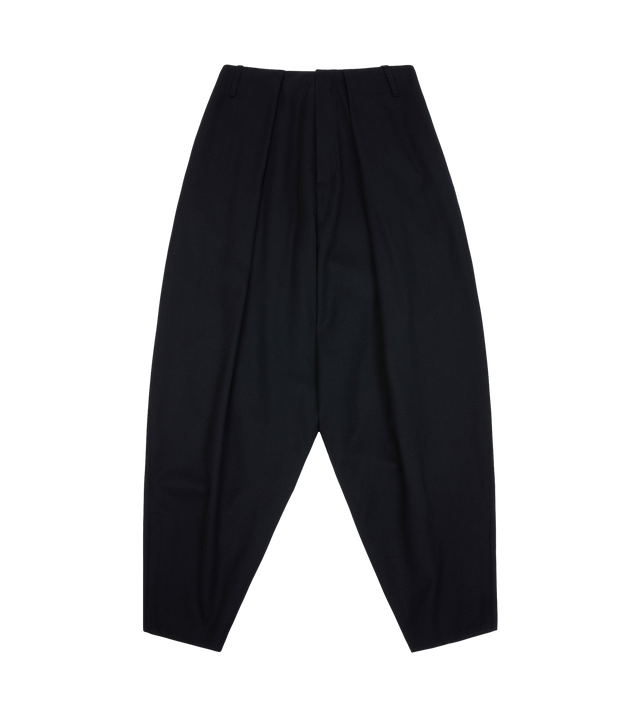 Wide-legged trousers with a low cut