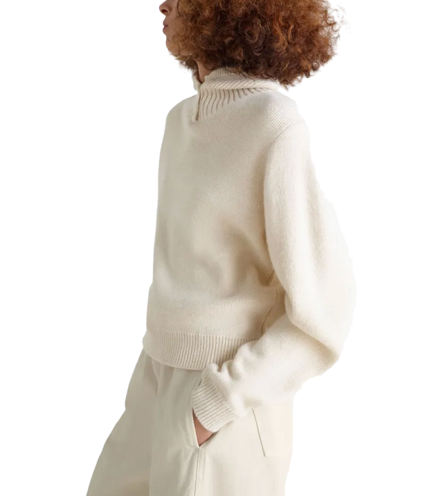 Gerippter Strickpullover mit Knöpfen
