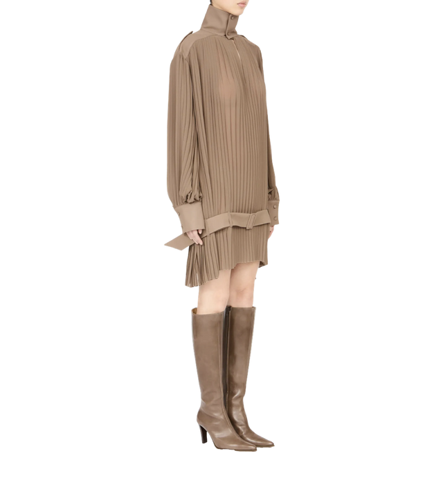 Kleid mit Stehkragen