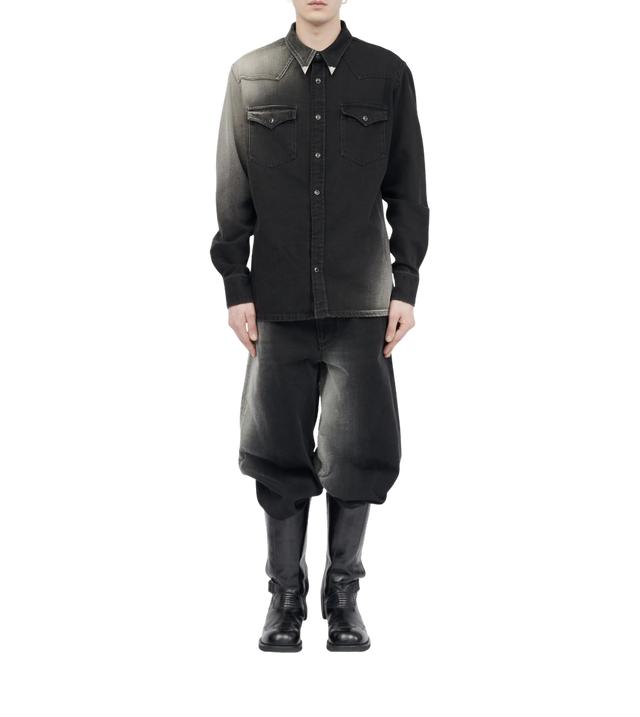 Jeanshemd mit Farbverlauf