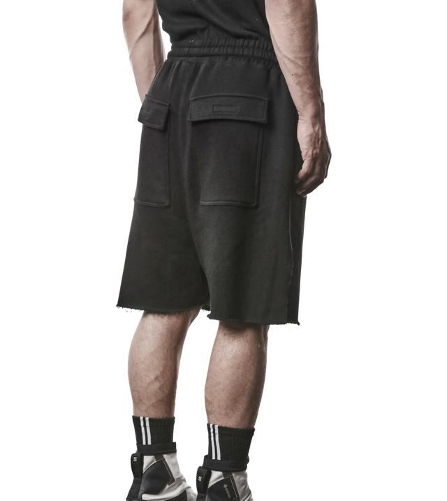 Sweatshorts mit Raw Cut