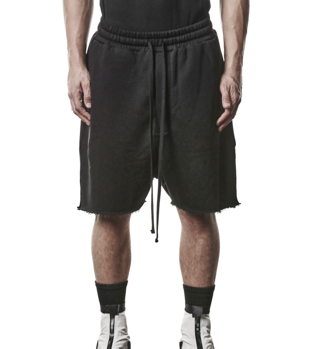 Sweatshorts mit Raw Cut