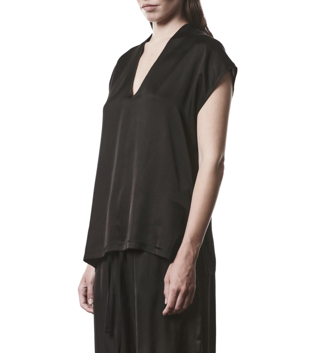 Top mit tiefem V-Ausschnitt