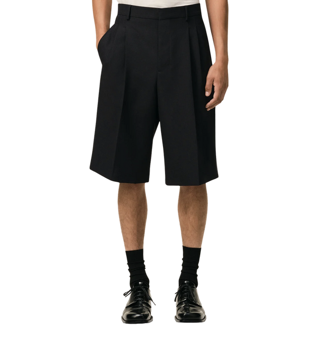 Bermudashorts mit hoher Taille und zwei Falten