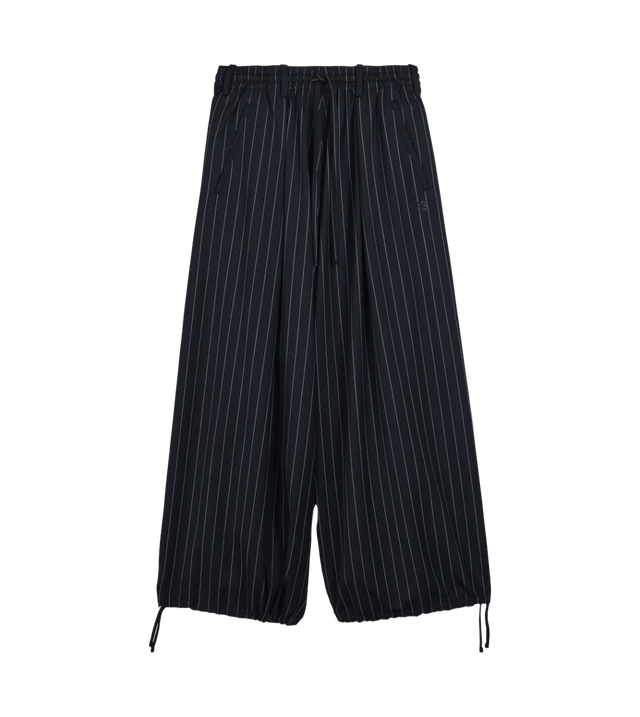 Hose mit Nadelstreifen