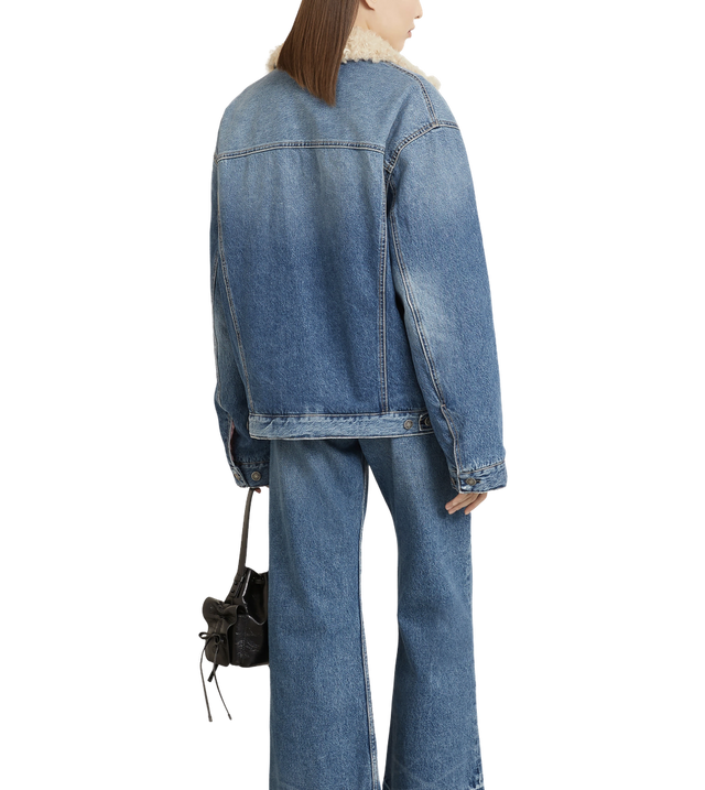 Oversized-Jeansjacke mit Kunstfell