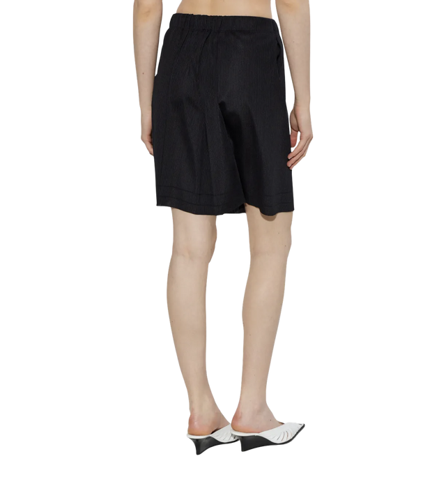 Shorts mit Bundfalten