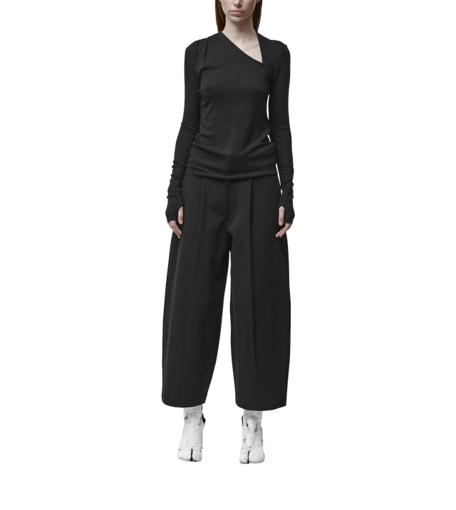 Asymmetrisches Langarmshirt mit geraffter Schulter