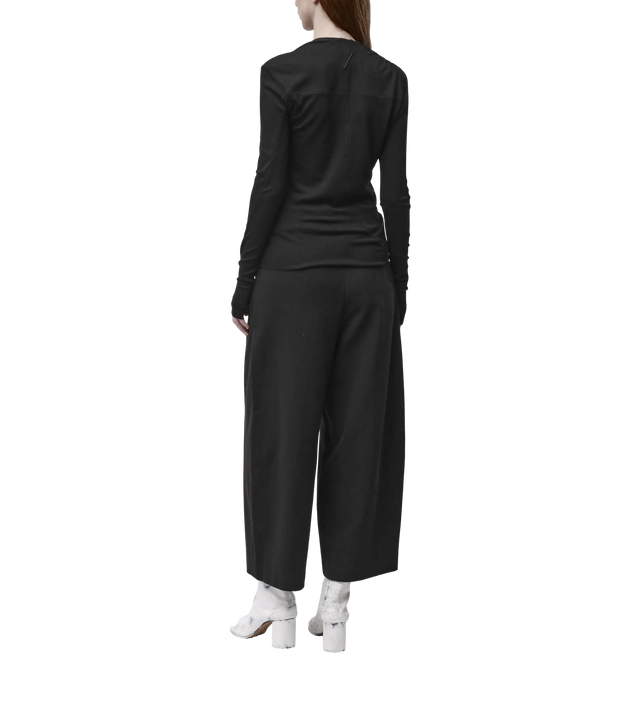 Asymmetrisches Langarmshirt mit geraffter Schulter