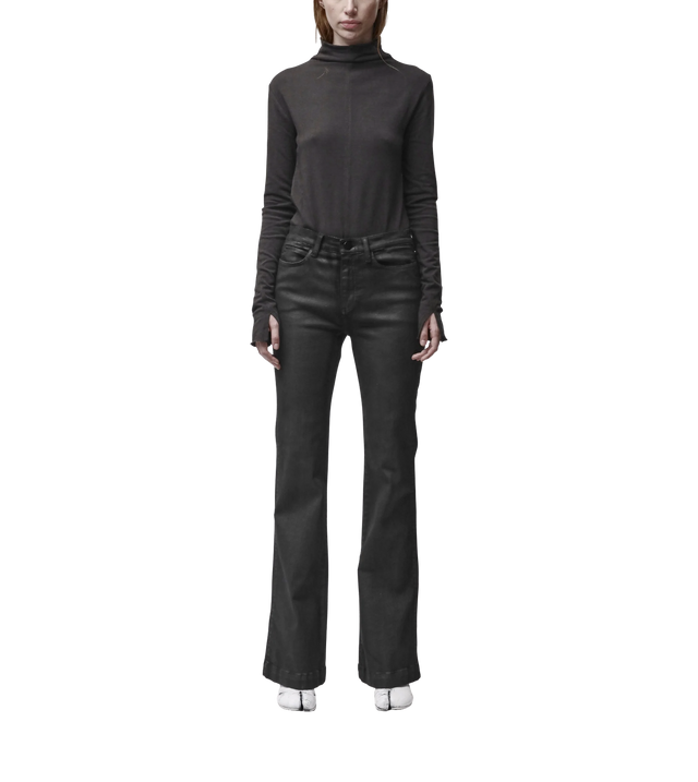 Beschichtete Hose mit schmalem Bein