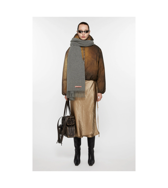 Oversized-Wollschal mit Fransen