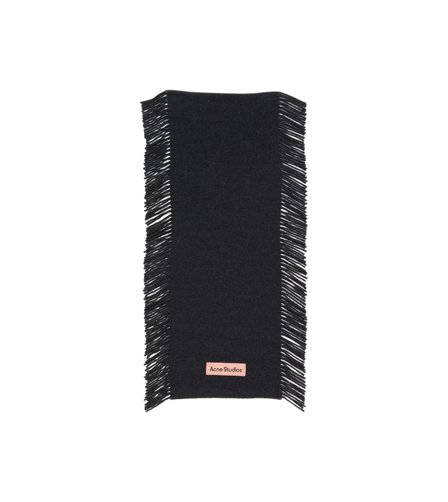 Scarf with fringes