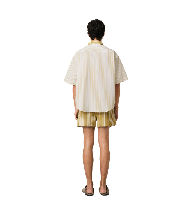 Short-sleeved shirt with cutaway collar