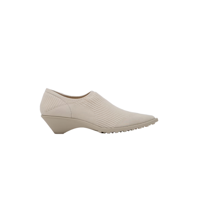 Anna Slipper x Issey Miyake