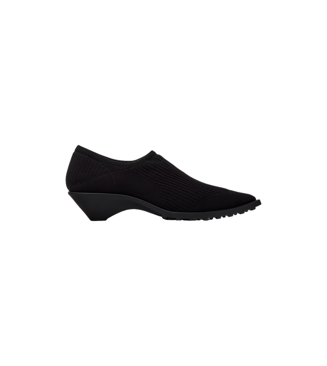 Anna Slipper x Issey Miyake