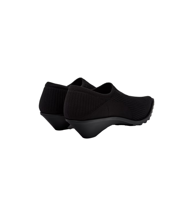 Anna Slipper x Issey Miyake