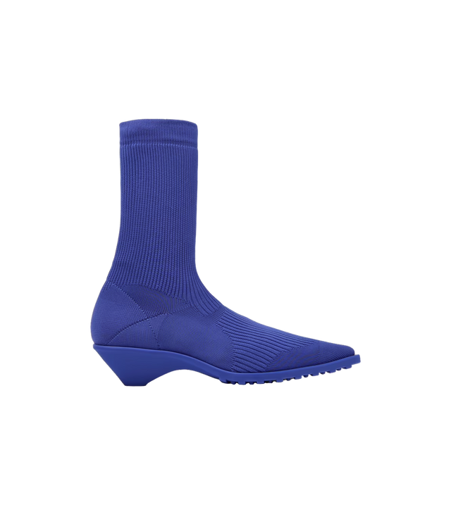 Anna Stiefeletten x Issey Miyake