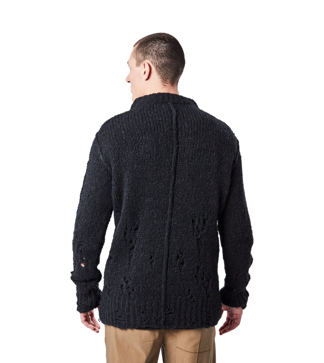 Pullover mit Löchern