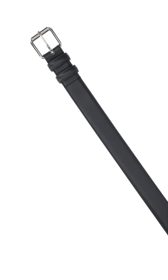 Schmaler Ledergürtel mit Schnalle