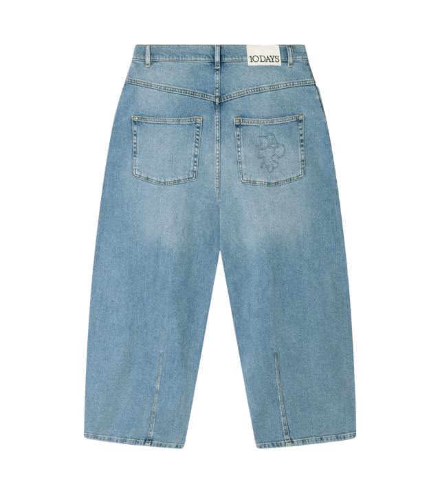 Wide-Tapered-Jeans