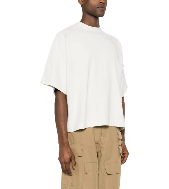 T-shirt with low shoulders 