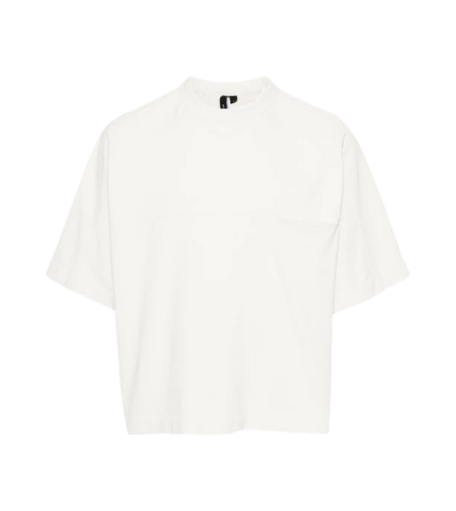 T-shirt with low shoulders 