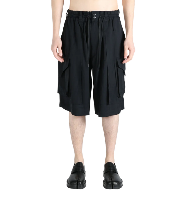 Shorts with adjustable drawstring