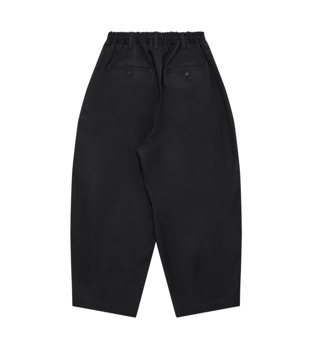 Weite Hose mit doppelter Bundfalte