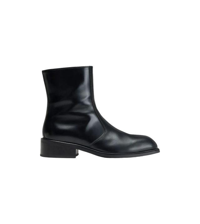 Stiefel mit Reißverschluss und eckiger Kappe