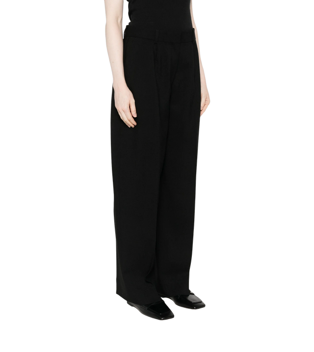 Wide tailored trousers