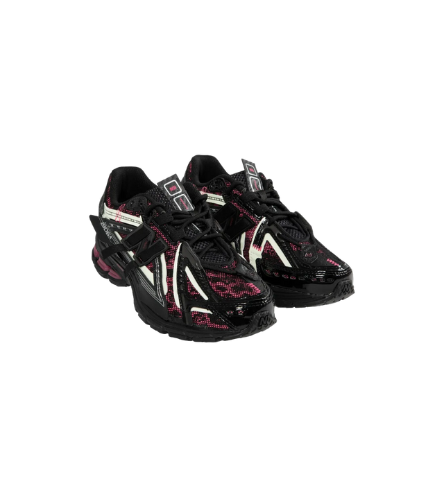 1906A Sneakers