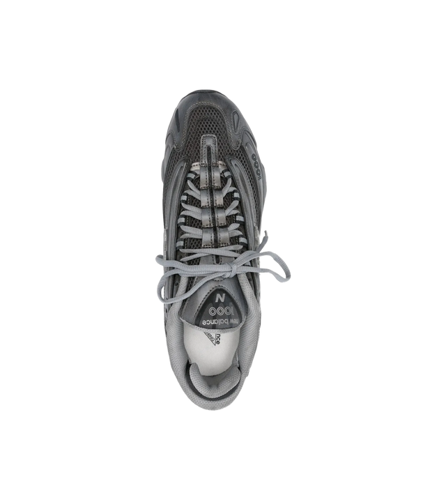1000 Sneakers mit Mesh-Einsätzen