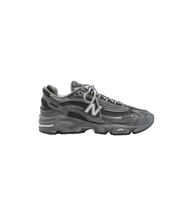 1000 Sneakers mit Mesh-Einsätzen