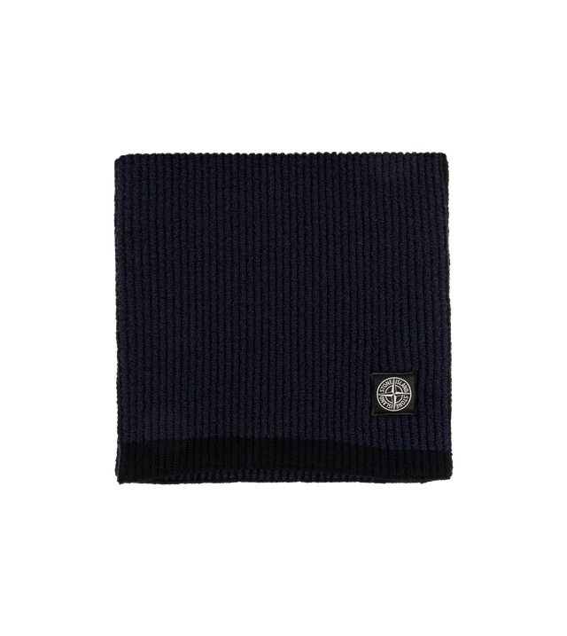 Gerippter Schal mit Kompass-Patch
