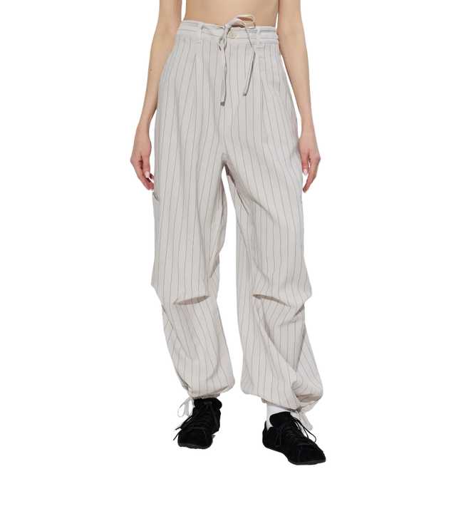 Pinstripe Straight-Leg Hose mit Cut-Outs