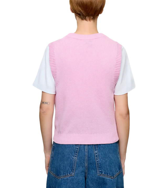 Wollweste mit Himbeermuster und Jacquard-Logo
