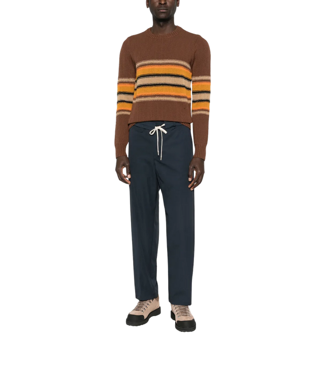 Brauner Pullover mit Querstreifen