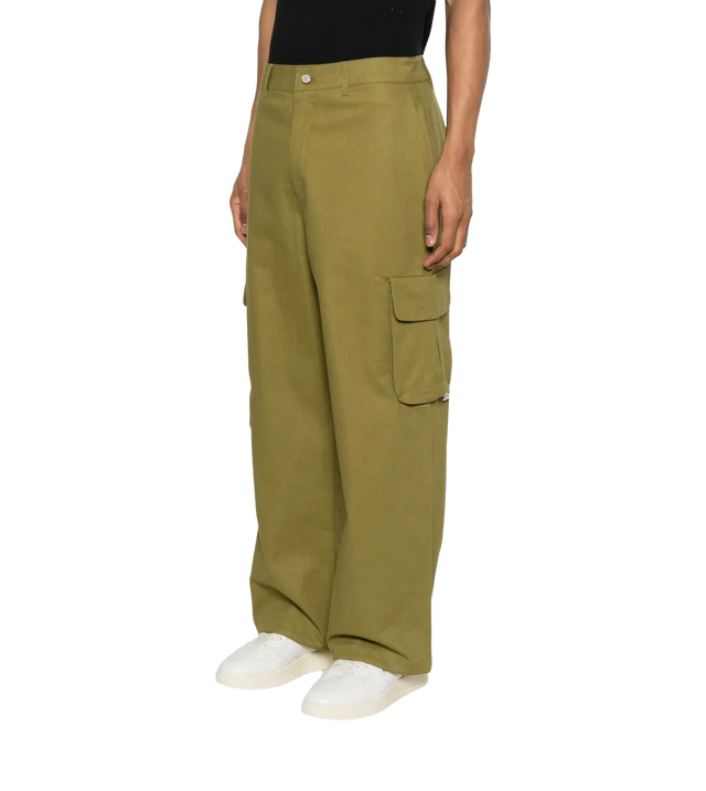 Hose mit aufgesetzten Taschen