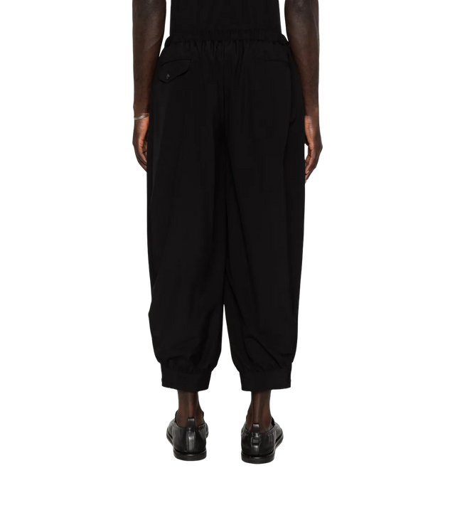 Plissierte Trousers mit gerüschten Beinabschlüssen