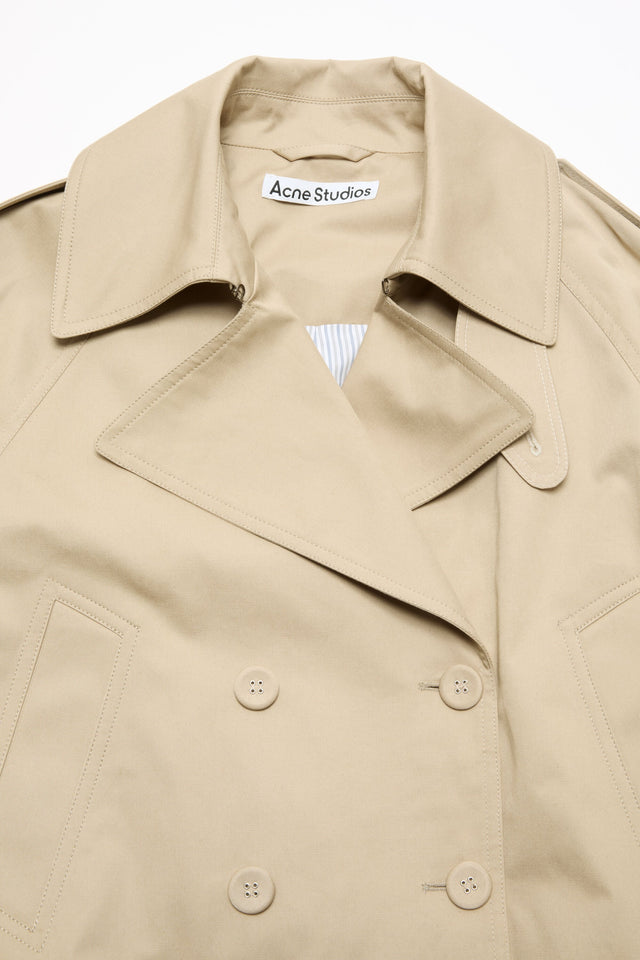 Kurzer Trenchcoat mit Ballonsaum