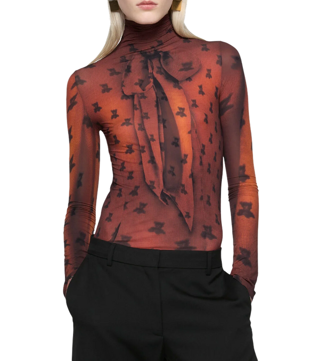 Tailliertes T-Shirt mit Print