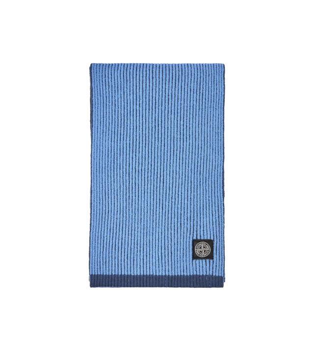 Gerippter Schal mit Kompass-Patch