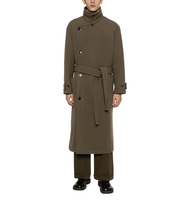 Einreihiger Mantel mit Gürtel