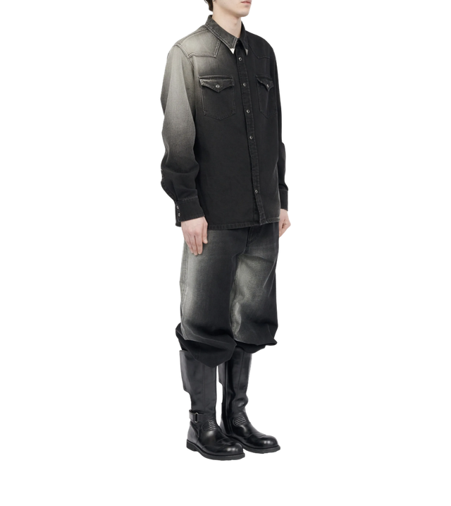 Jeanshemd mit Farbverlauf